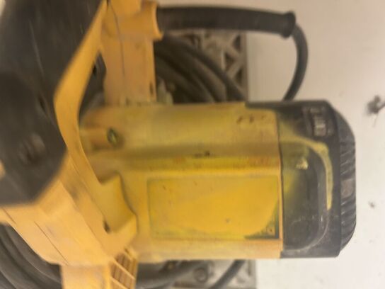 DEWALT Dyksav med skinne (Model ukendt, formentlig DWS520)