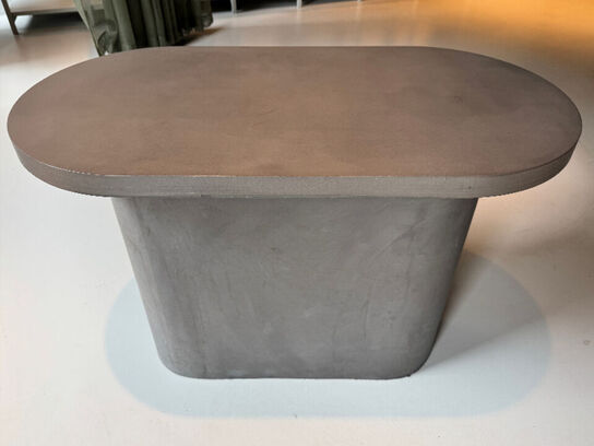 Ovalt betonfarvet bord