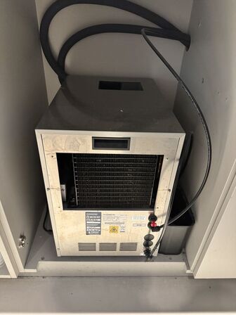 L-formet serveringsunit med vask, vandhane og vandkøler