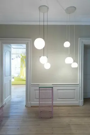 Frandsen koi pendant opalhvid glas pendel ø32 cm med sorte stænger(ubrugt)