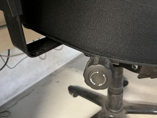 Komplet arbejdes station m. hæve/sænke bord og stol