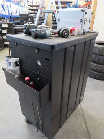 Værktøjsvogn med indhold