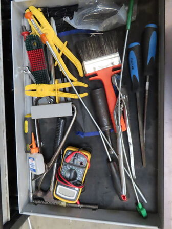 Værktøjsvogn med indhold