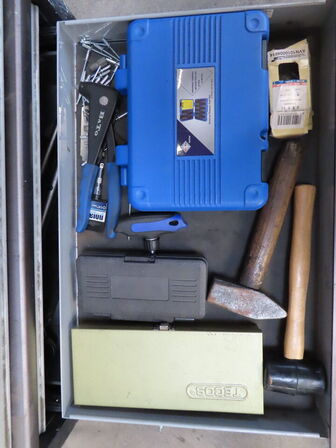 Værktøjsvogn med indhold