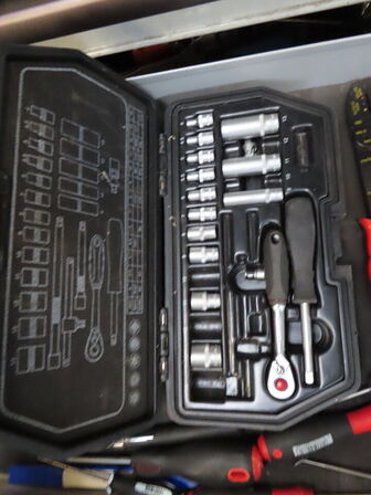 Værktøjsvogn med indhold