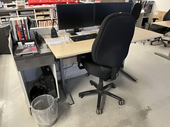 Komplet arbejdes station m. hæve/sænke bord og stol