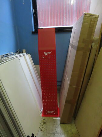 Tøm rummet for dele og reoler