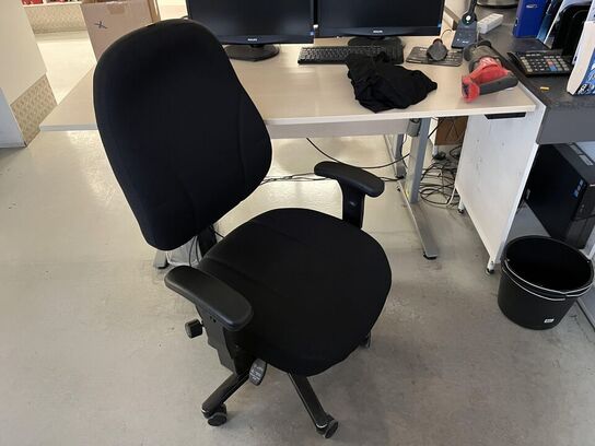 Komplet arbejdes station m. hæve/sænke bord og stol