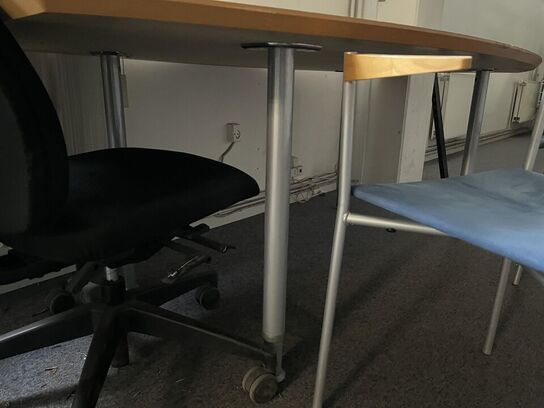 Mødebord m. 7 stole