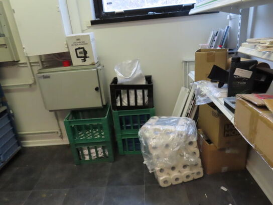 Tøm rummet for dele og reoler