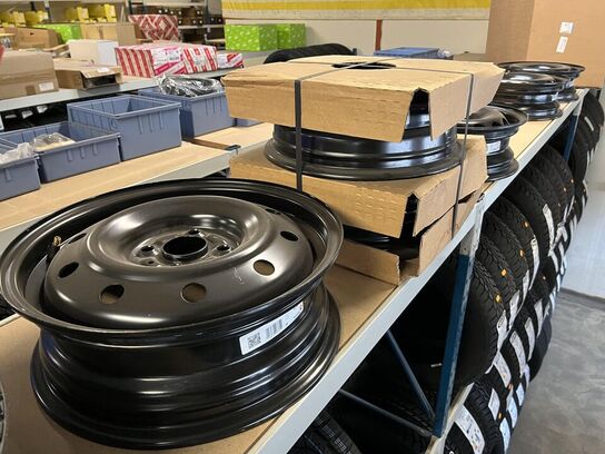 Blandet dæk og resevedele 