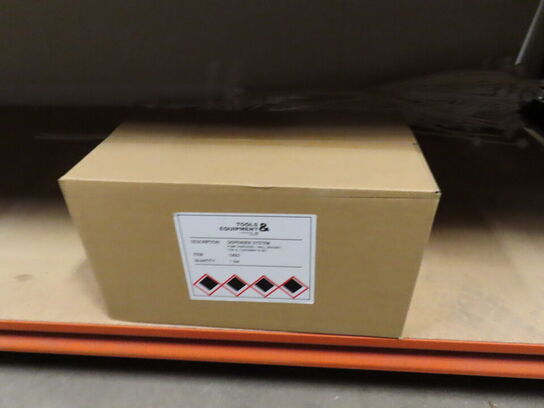 Stort parti sikaflex og tilsætningsstoffer