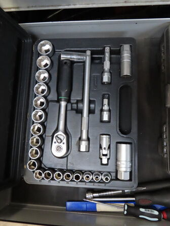 Værktøjsvogn med indhold