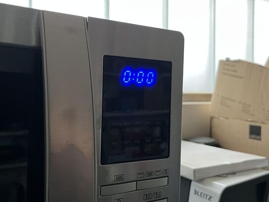 Tøm baglokal. Bla. Køleskab, microovn, toner med mere