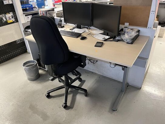 Komplet arbejdes station m. hæve/sænke bord og stol