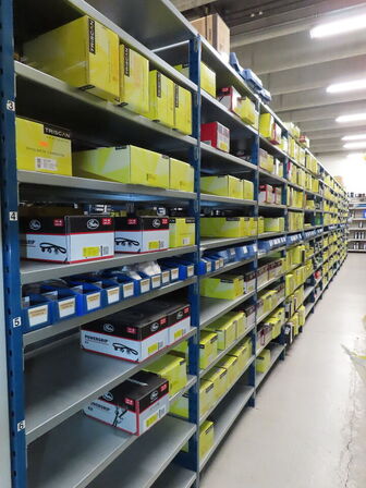 12 fag med vandpumper og kit