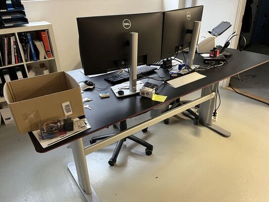 Komplet arbejdes station m. hæve/sænke bord og stol