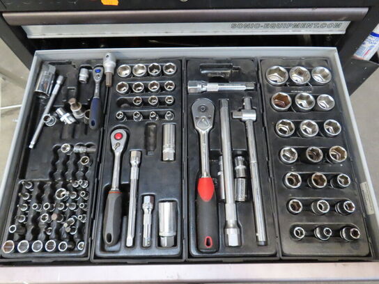 Værktøjsvogn med indhold