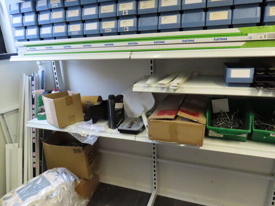 Tøm rummet for dele og reoler