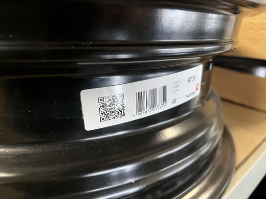 Blandet dæk og resevedele 