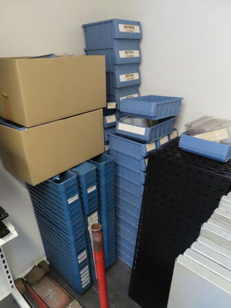 Tøm rummet for dele og reoler