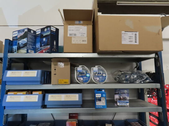 Indhold på reolen, inklusive kasser