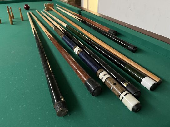 Billard bord med tilbehør