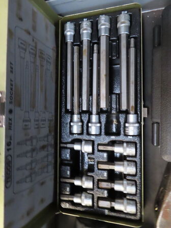 Værktøjsvogn med indhold