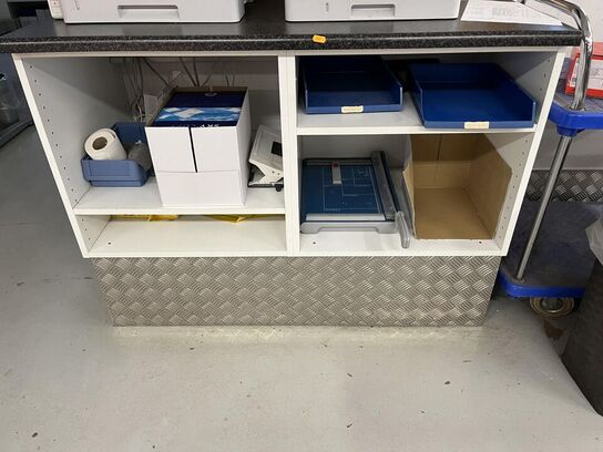 Pakke bord og rullebord m. indhold