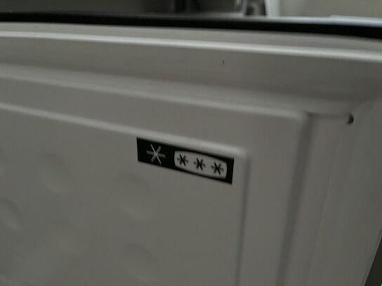 Tøm baglokal. Bla. Køleskab, microovn, toner med mere