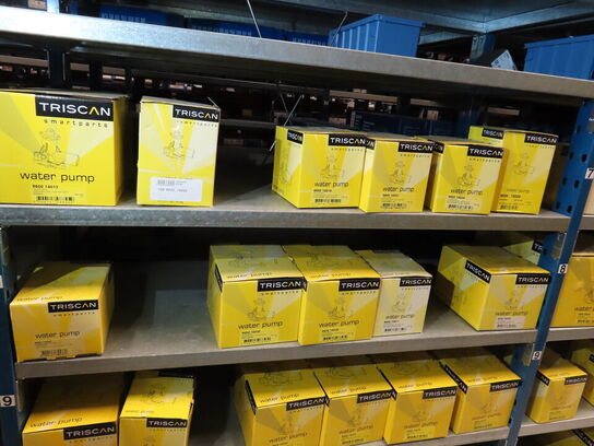 12 fag med vandpumper og kit