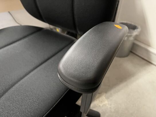 Komplet arbejdes station m. hæve/sænke bord og stol