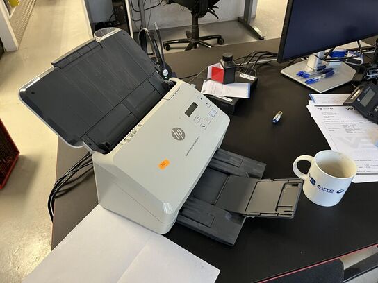 Komplet arbejdes station m. hæve/sænke bord og stol