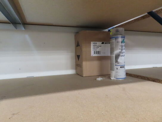 Div. reservedele på reoler og vogne