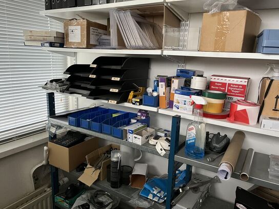 Tøm baglokal. Bla. Køleskab, microovn, toner med mere