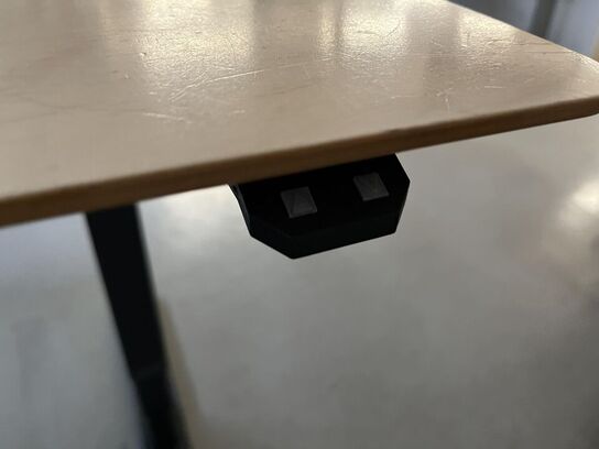 Komplet arbejdes station m. hæve/sænke bord og stol