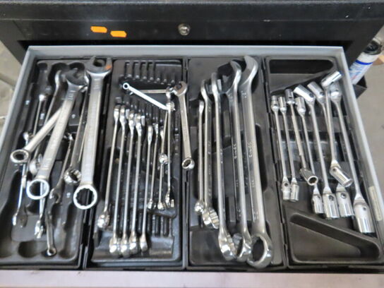 Værktøjsvogn med indhold