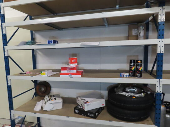 Div. reservedele på reoler og vogne