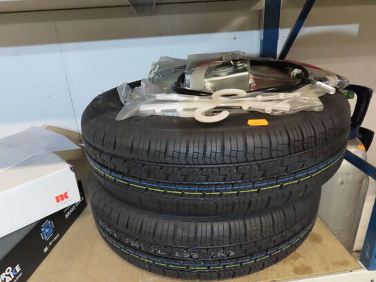 Div. reservedele på reoler og vogne