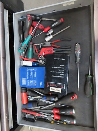 Værktøjsvogn med indhold