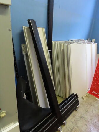 Tøm rummet for dele og reoler