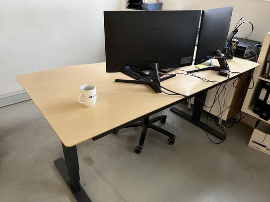 Komplet arbejdes station m. hæve/sænke bord og stol