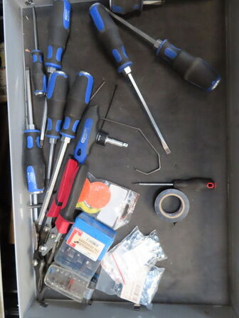 Værktøjsvogn med indhold