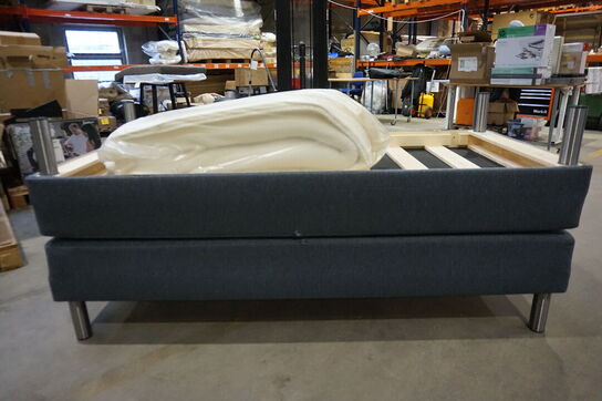 Nordisk Fjer boxmadrasseng med stålben og top 180x200 cm 