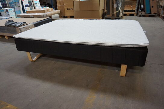 Huma Premium Boxseng med meder og topmadras 140x200 cm 