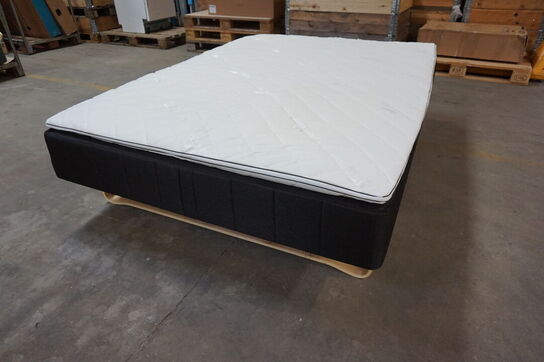 Huma Premium Boxseng med meder og topmadras 140x200 cm 