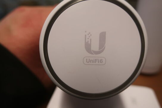 2 stk. trådløs forbindelse UNIFI 6 mesh access ponit u6-mesh