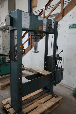 Hydraulisk presse 25 ton / 250 kN - oplyst utæt!