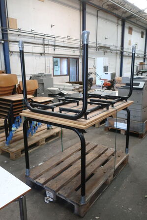 Palle med 2 stk. borde