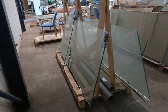 Palle med glas og glasdør